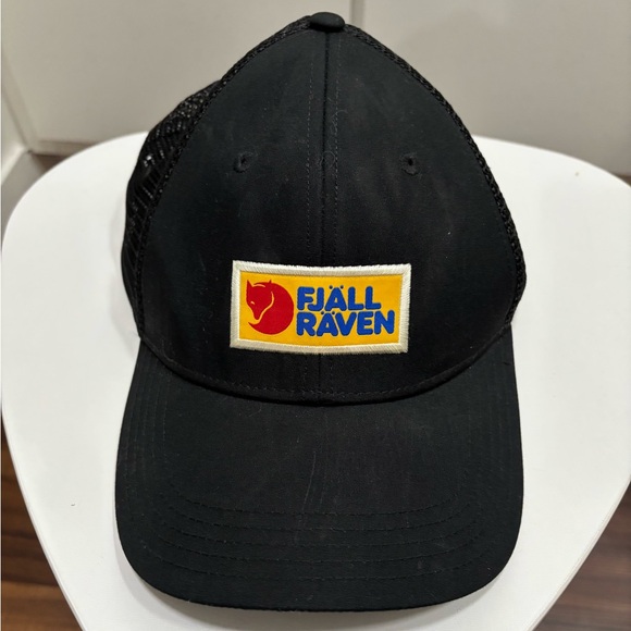Fjallraven Vardag Langtradarkeps Men’s Logo Trucker Hat - Picture 2 of 5